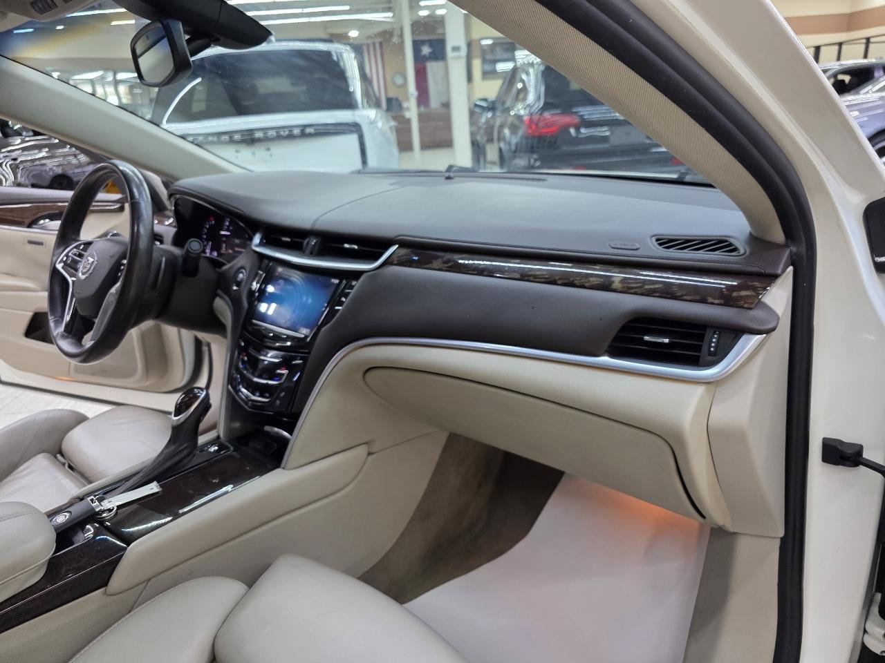 Used 2013 Cadillac XTS Luxury FWD image 22