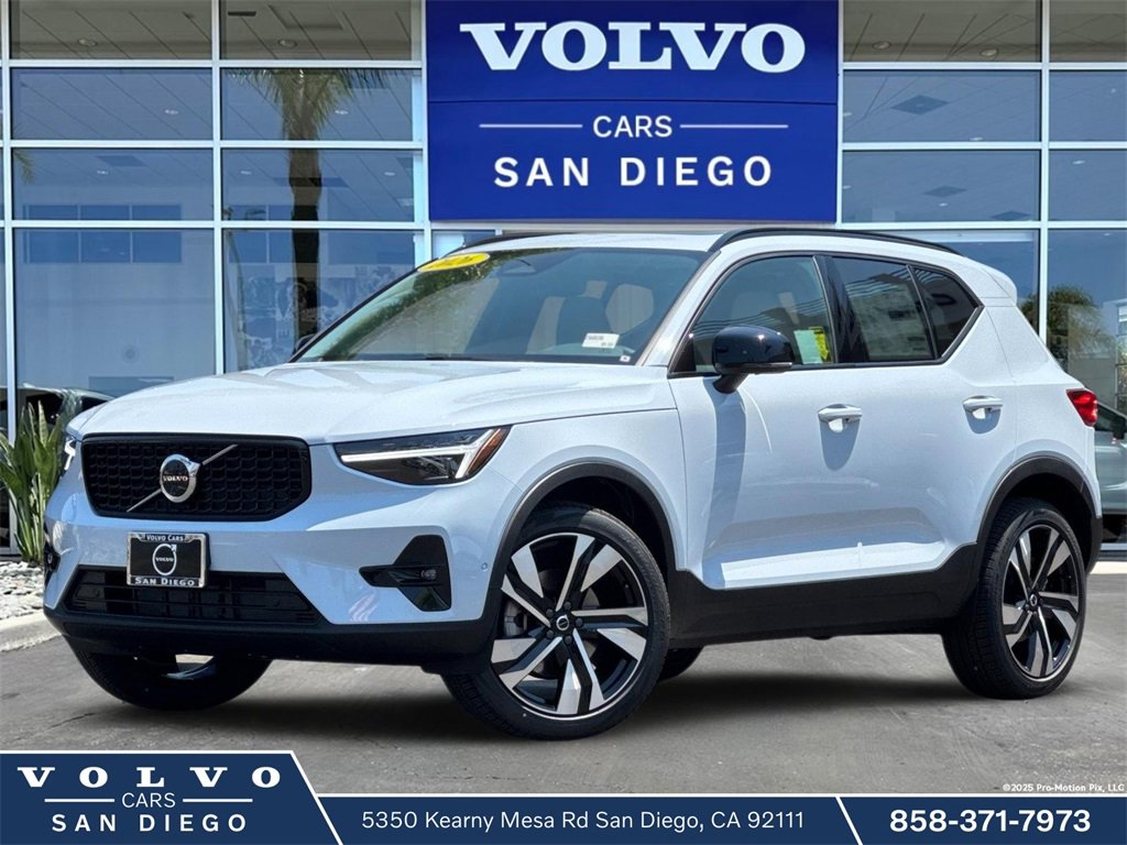 New 2026 Volvo XC40 B5 Ultra w/ Climate Package