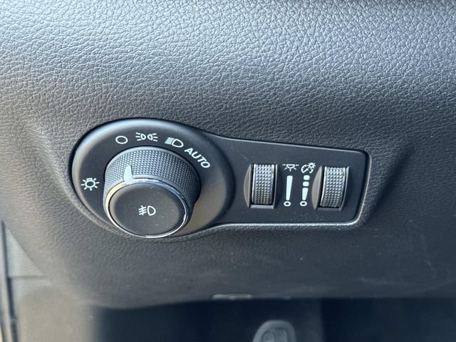 Used 2023 Jeep Compass Limited AWD/4WD image 27