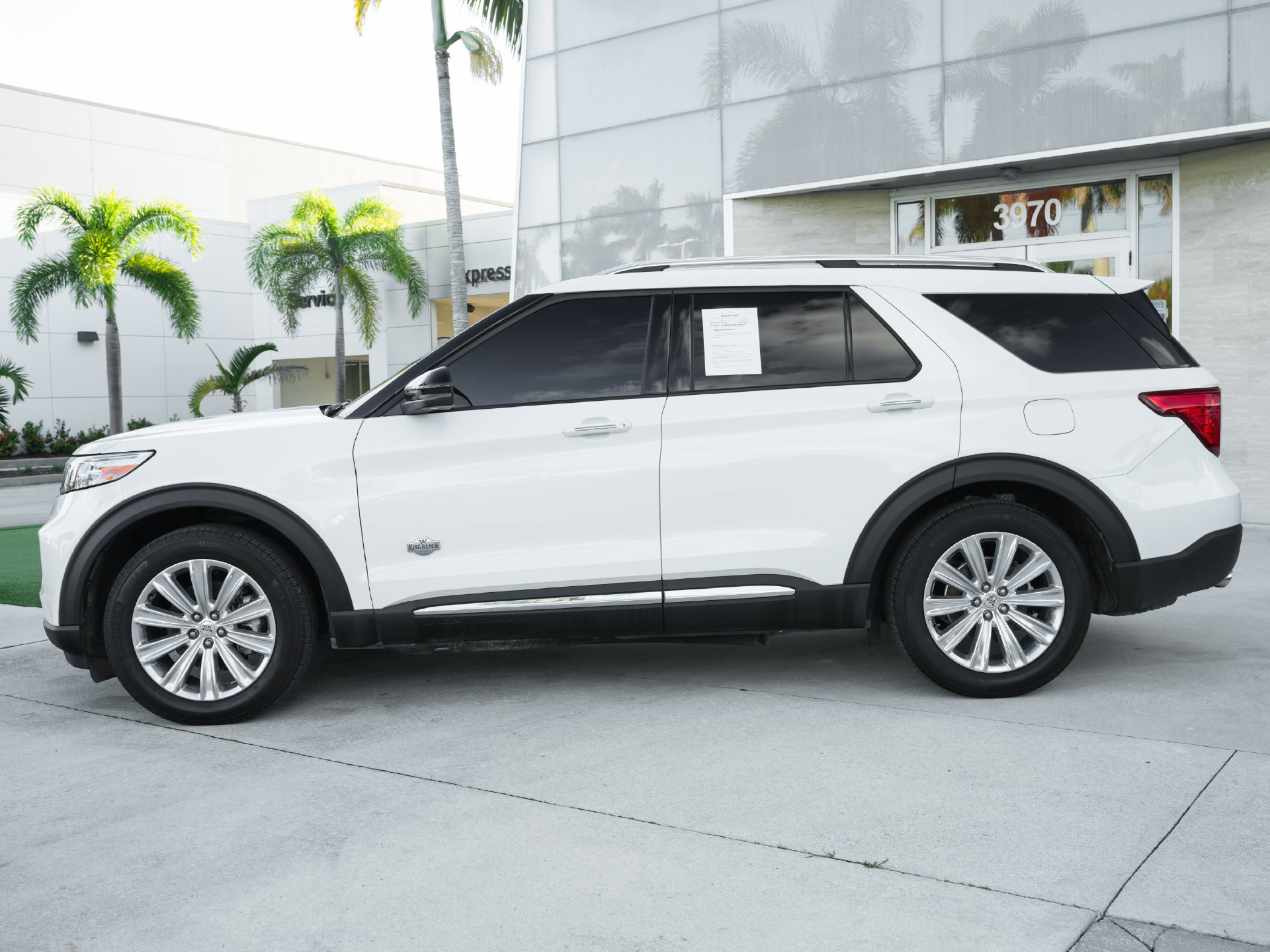 Used 2024 Ford Explorer King Ranch w/ Technology Package RWD image 36