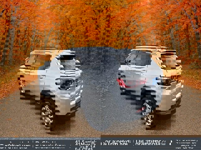 Used 2024 Jeep Compass Latitude image 6