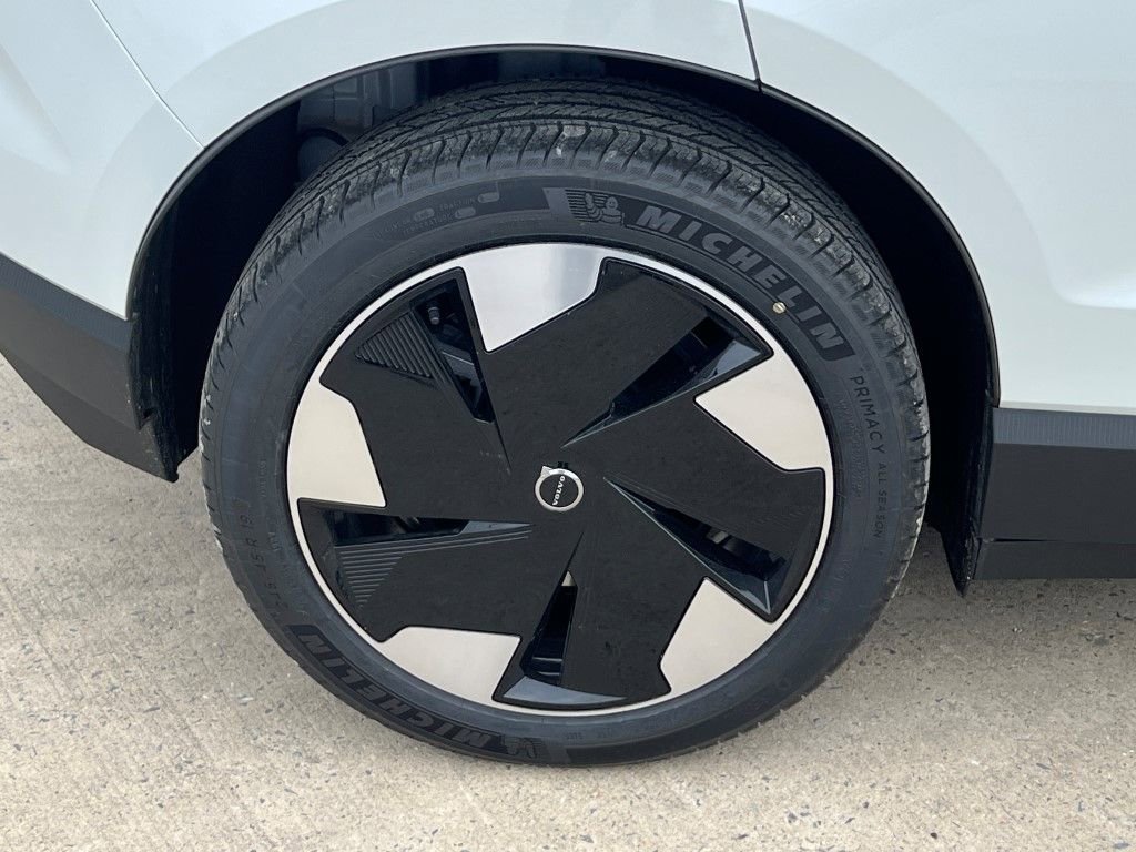 New 2026 Volvo EX30 Plus w/ Protection Package image 5