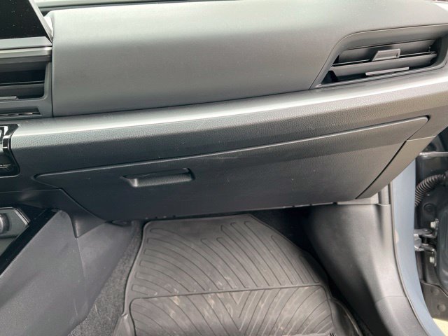 Used 2025 Toyota Prius LE FWD image 34