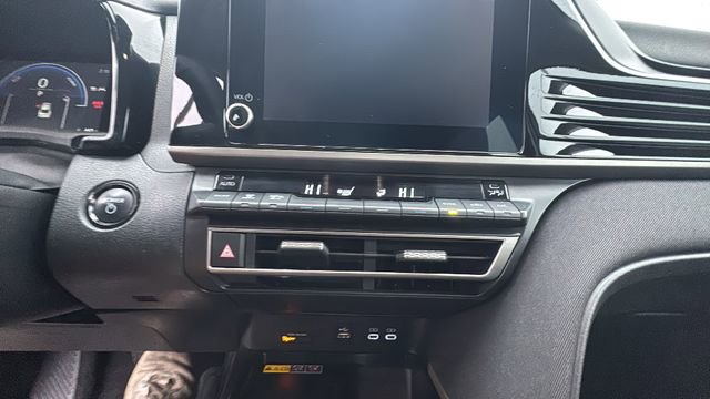 Used 2025 Toyota Camry LE image 22