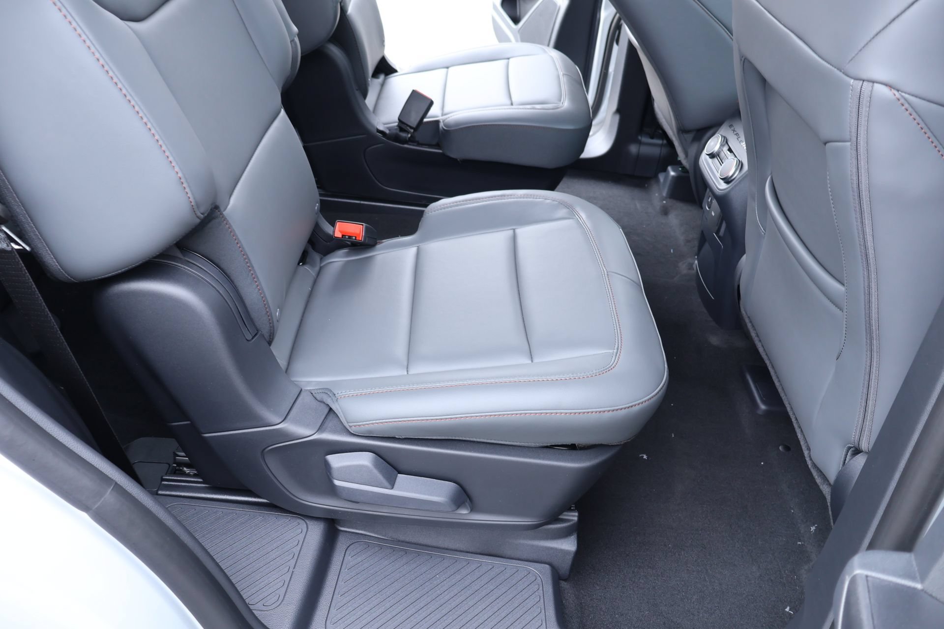 New 2026 Ford Explorer Active w/ Active Comfort Package AWD/4WD image 16
