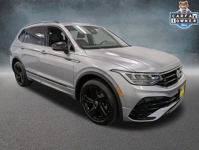 Used 2023 Volkswagen Tiguan SE R-Line AWD/4WD image 3