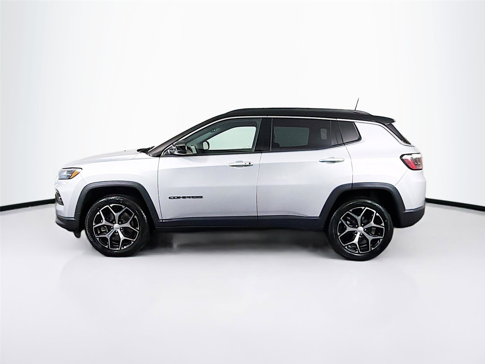 Used 2024 Jeep Compass Limited image 4