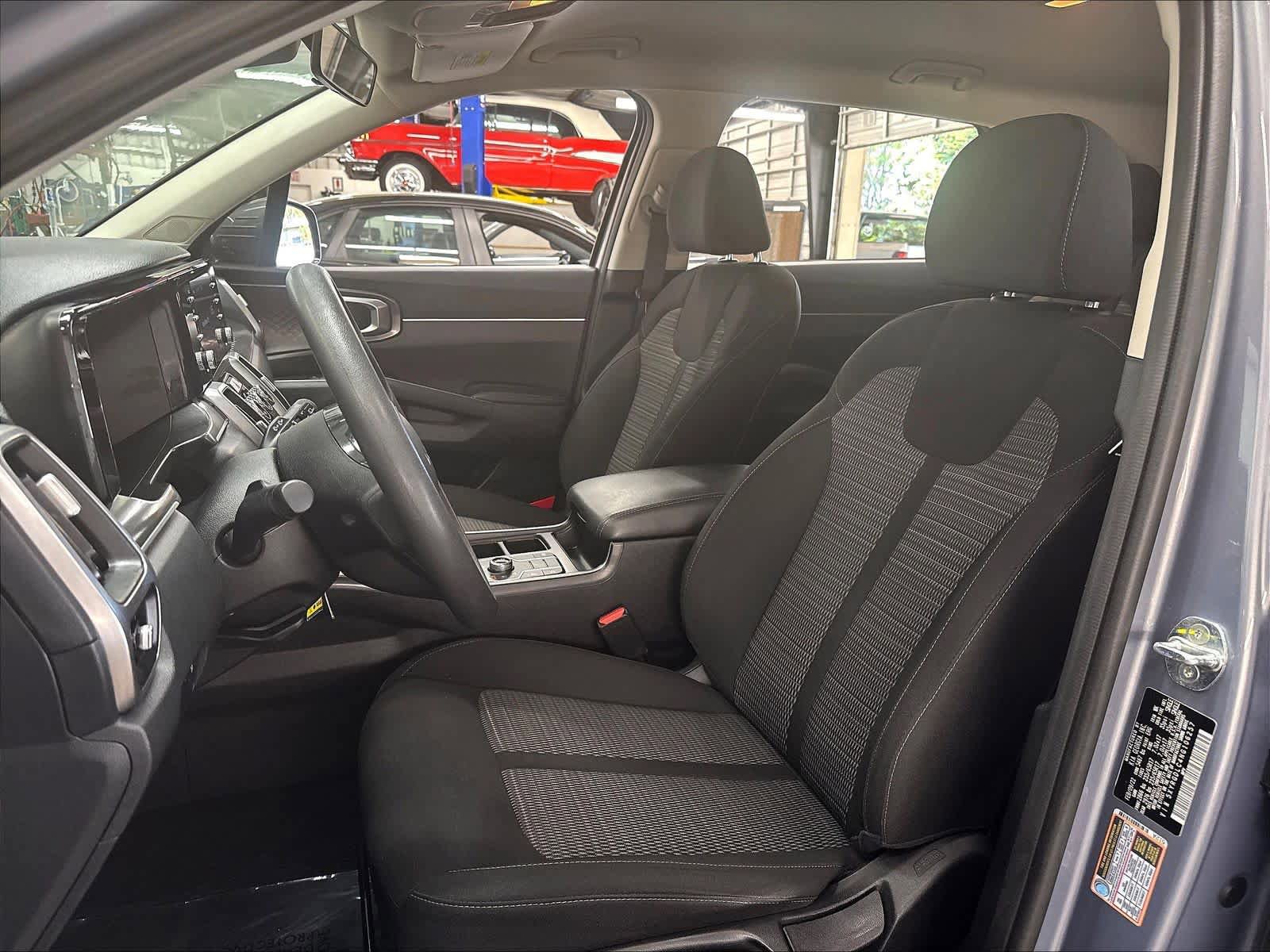 Used 2022 Kia Sorento LX AWD/4WD image 24