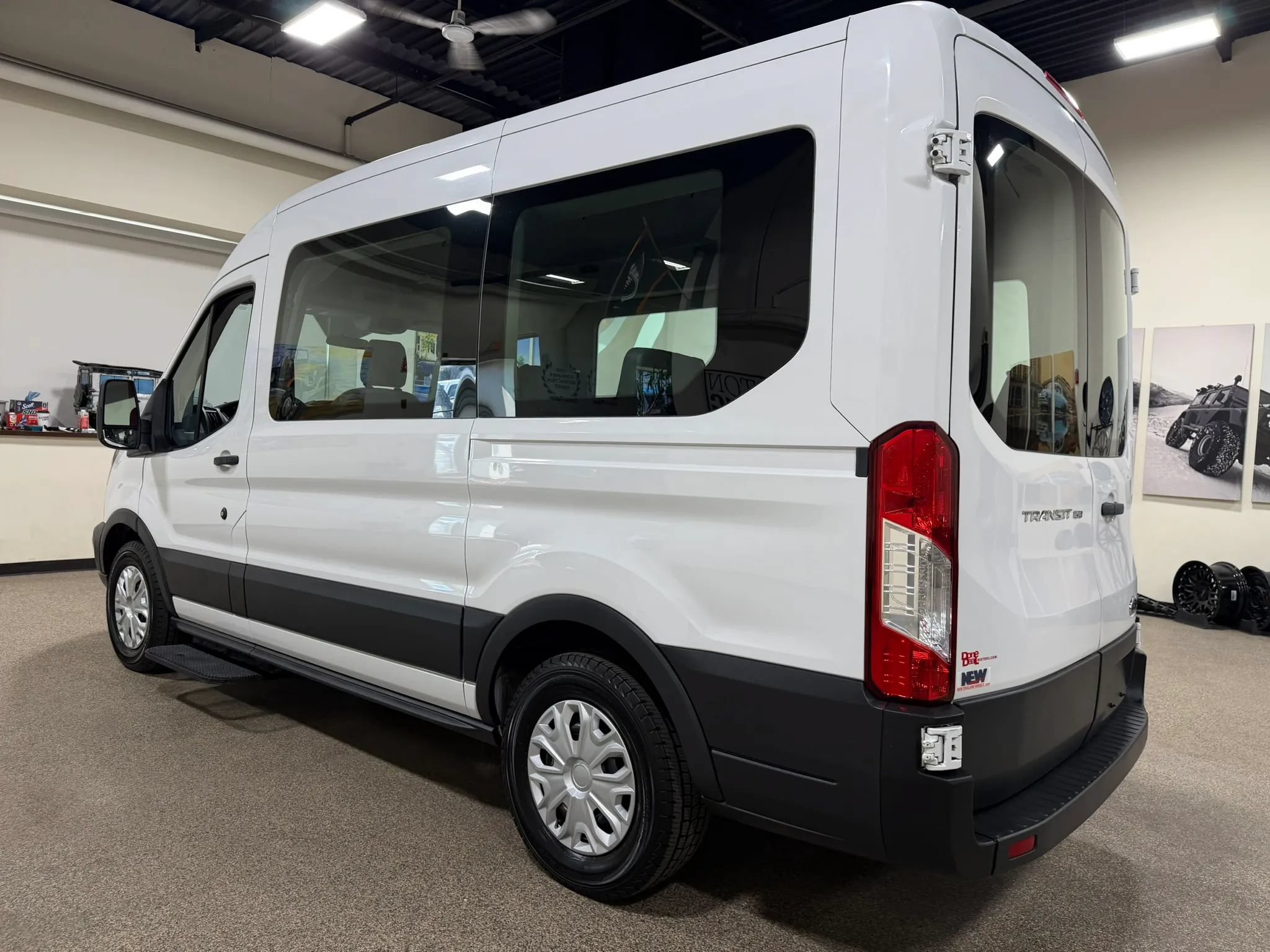 Used 2015 Ford Transit 150 XL RWD image 20