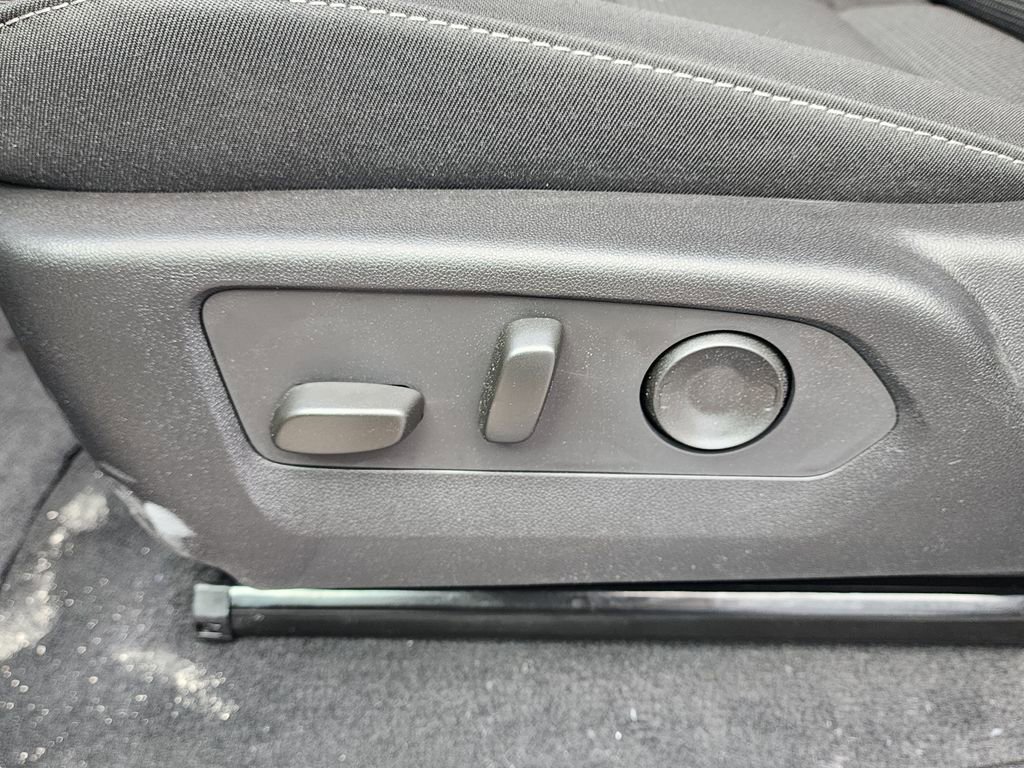 New 2026 GMC Canyon Elevation w/ Convenience Package image 17