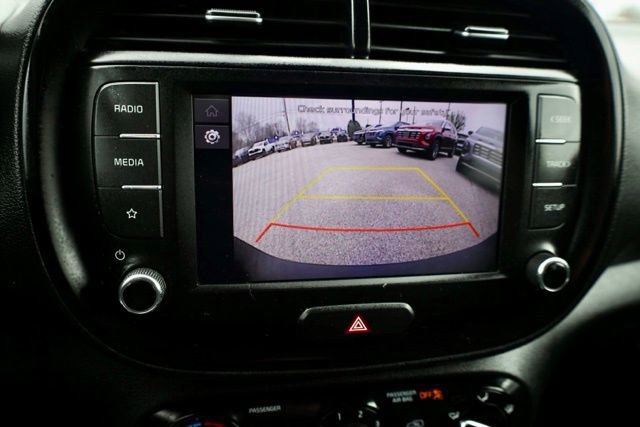 Used 2022 Kia Soul LX image 3