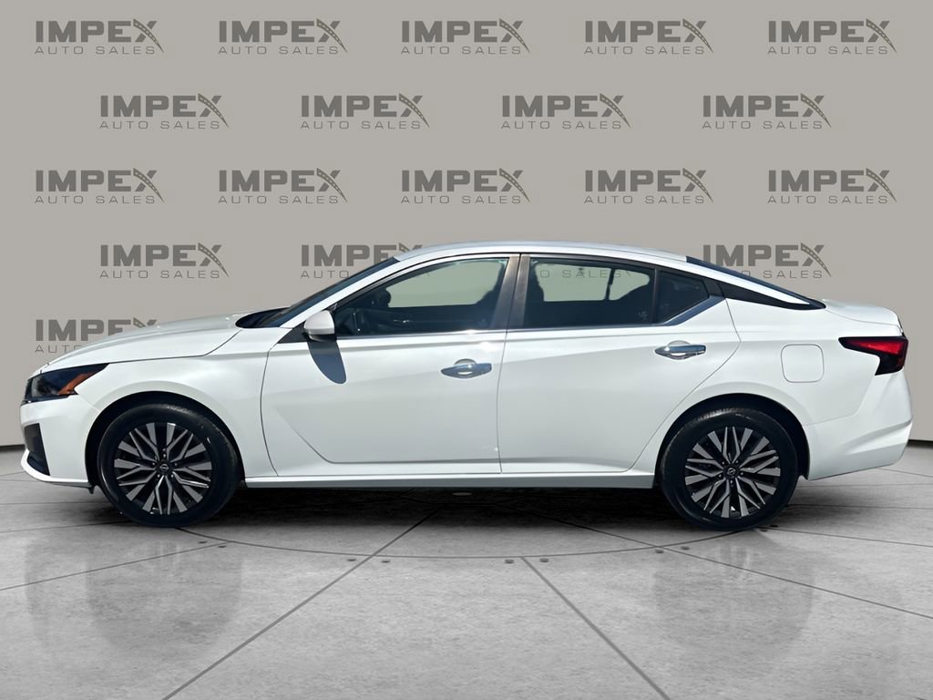 Used 2023 Nissan Altima 2.5 SV image 2
