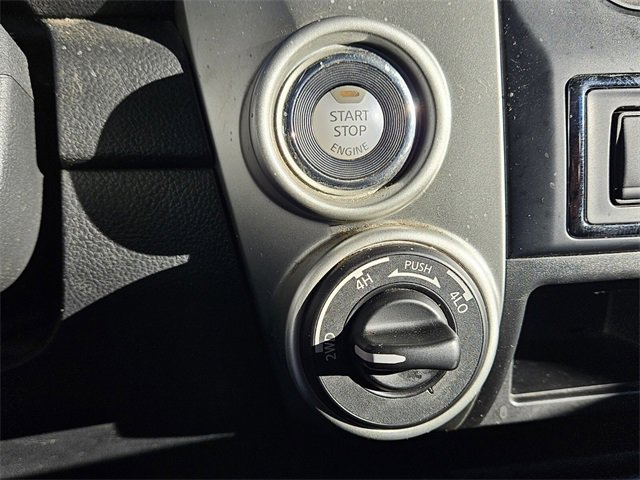 Used 2019 Nissan Titan SV image 21