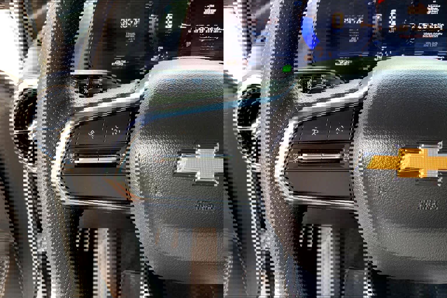 Used 2025 Chevrolet Equinox EV LT image 19