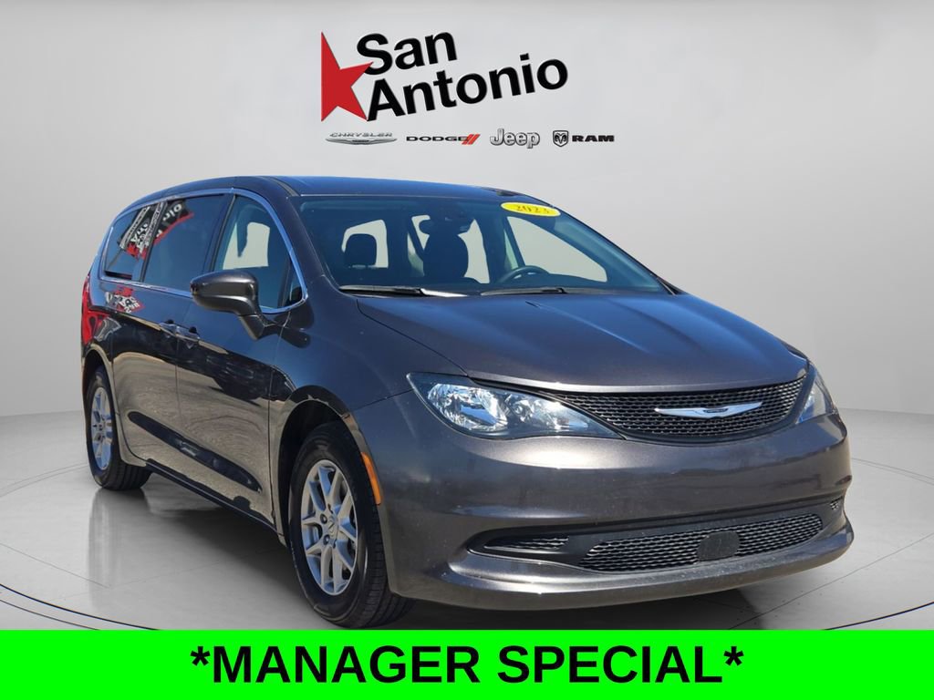 Used 2023 Chrysler Voyager LX image 2
