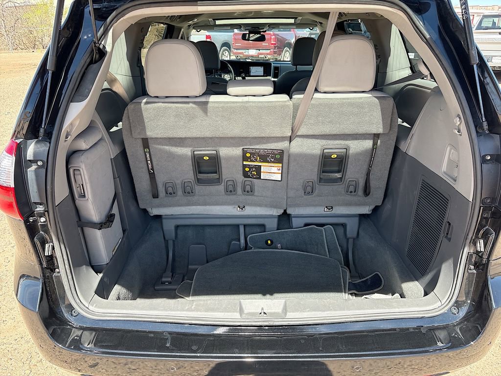 Used 2020 Toyota Sienna XLE w/ XLE Navigation Package image 27