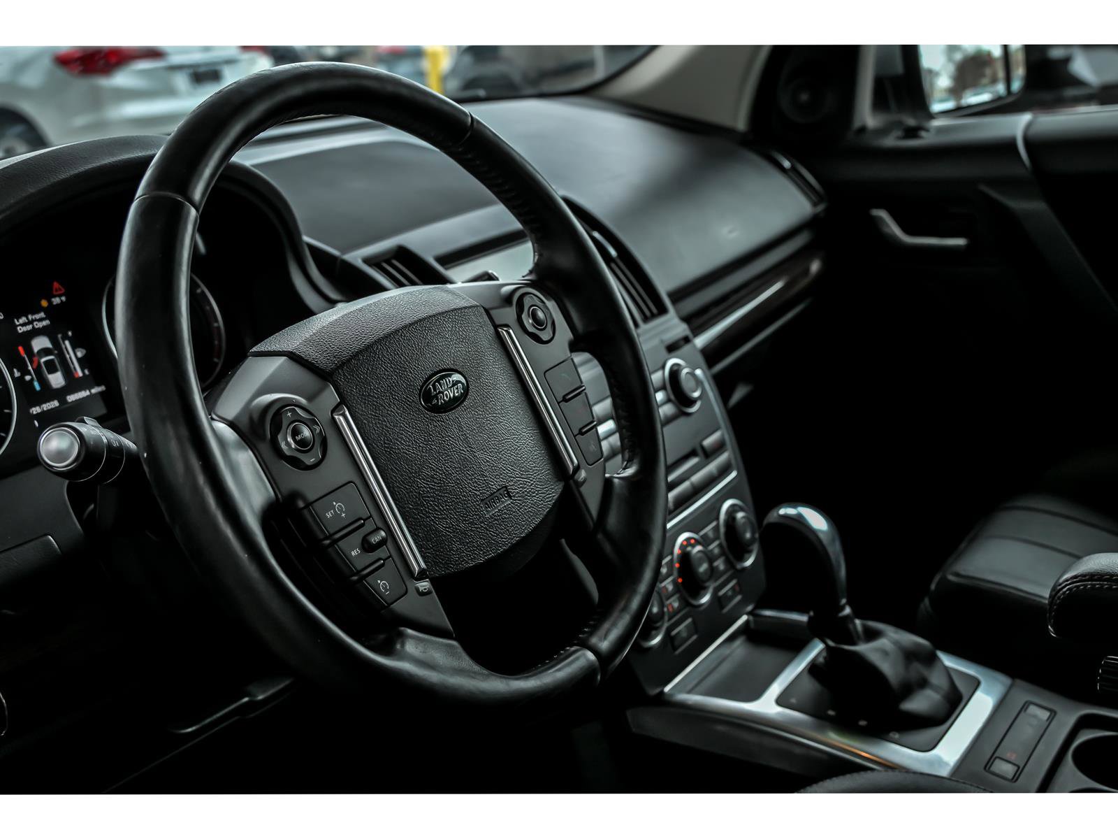 Used 2014 Land Rover LR2 image 15