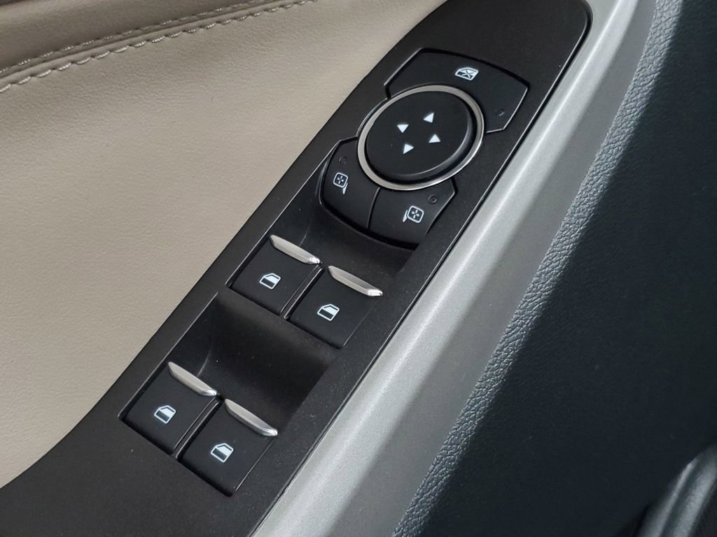 Used 2023 Ford Explorer XLT AWD/4WD image 28