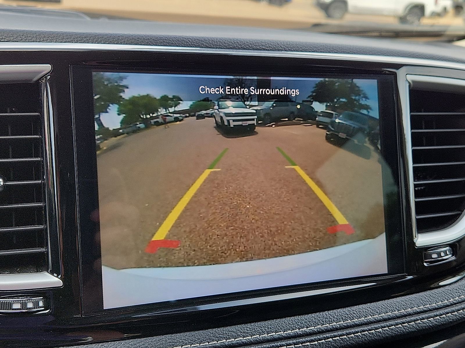 Used 2024 Chrysler Pacifica Select image 18