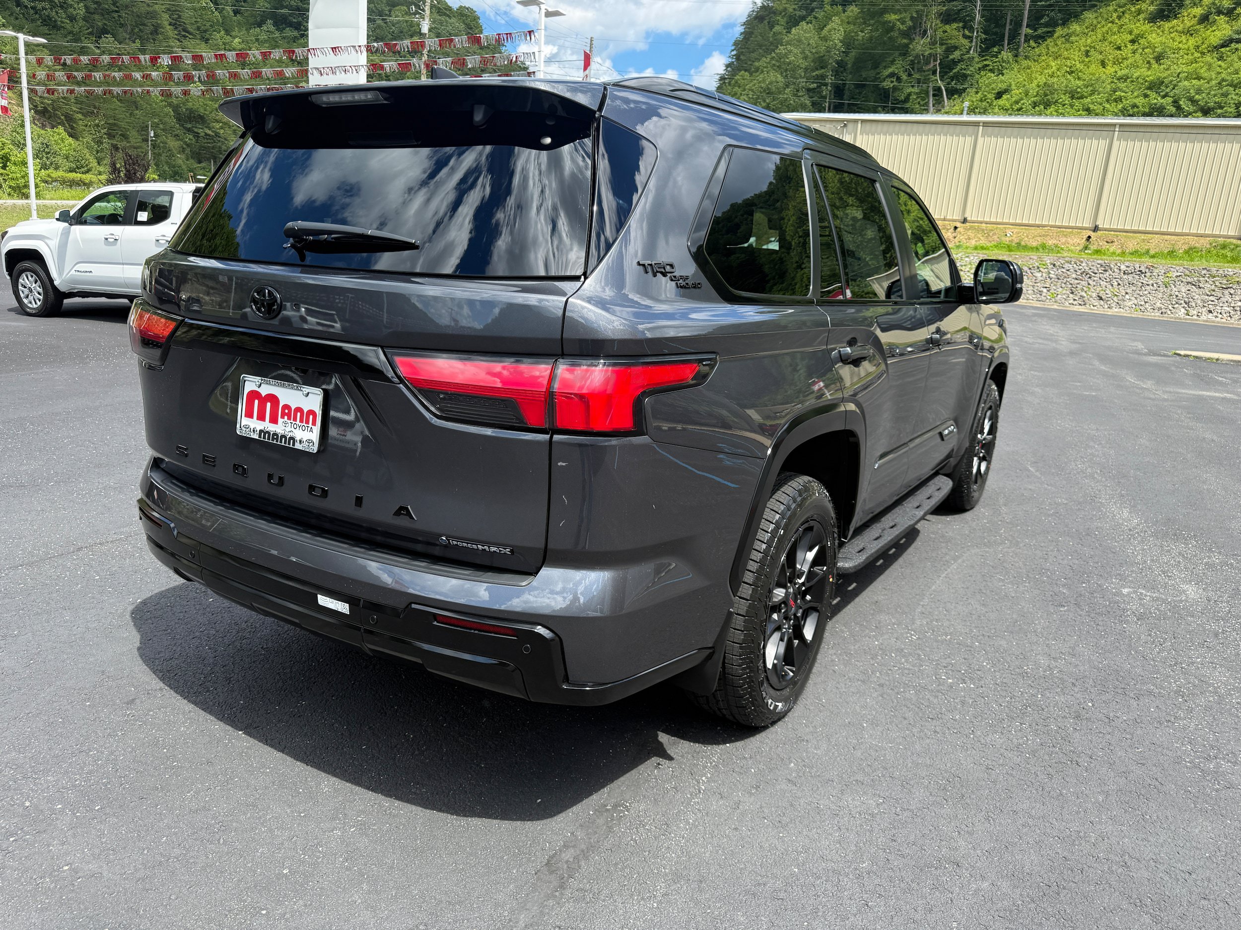 New 2026 Toyota Sequoia Platinum AWD/4WD image 7