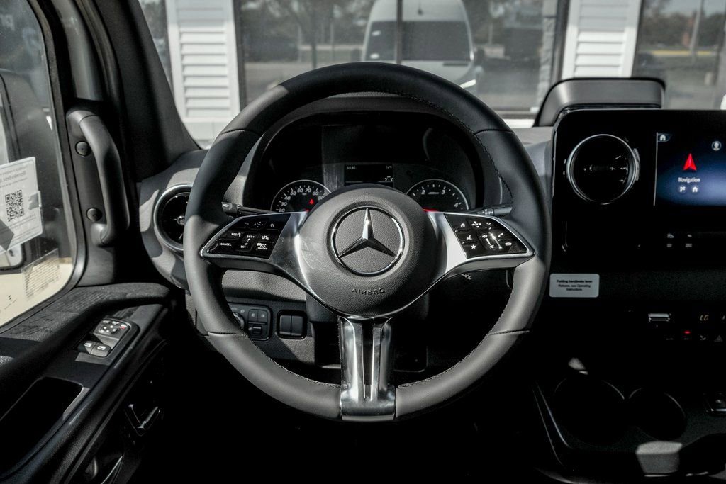 Used 2025 Mercedes-Benz Sprinter 2500 image 19