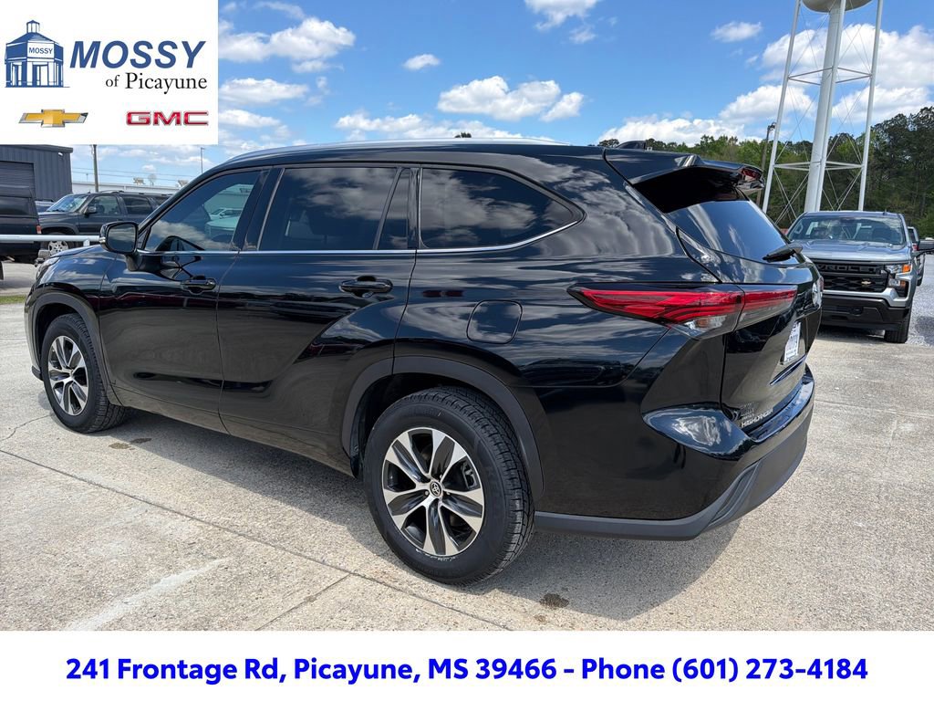 Used 2020 Toyota Highlander XLE FWD image 6