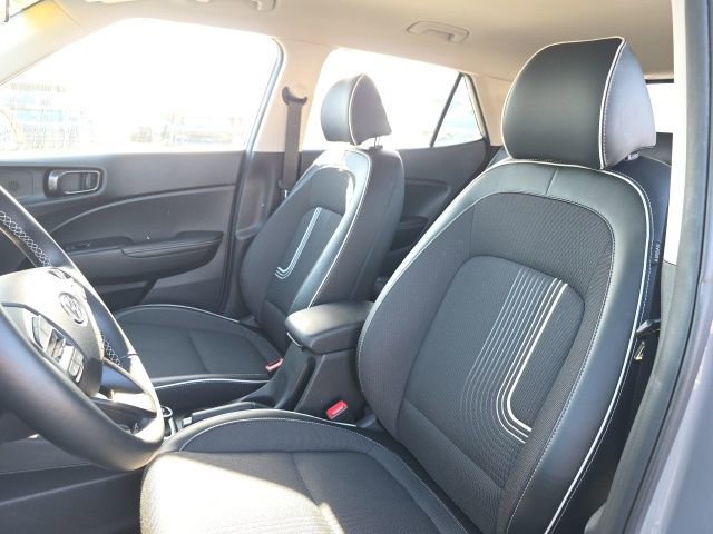 Certified 2022 Hyundai Venue Limited w/ Cargo Package image 5