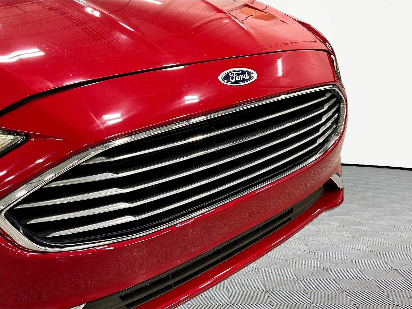 Used 2020 Ford Fusion SE FWD image 31