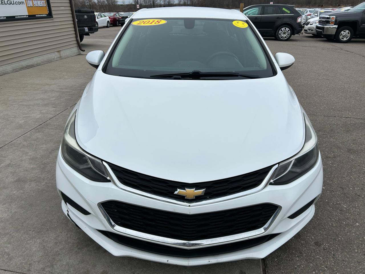 Used 2018 Chevrolet Cruze LT image 2