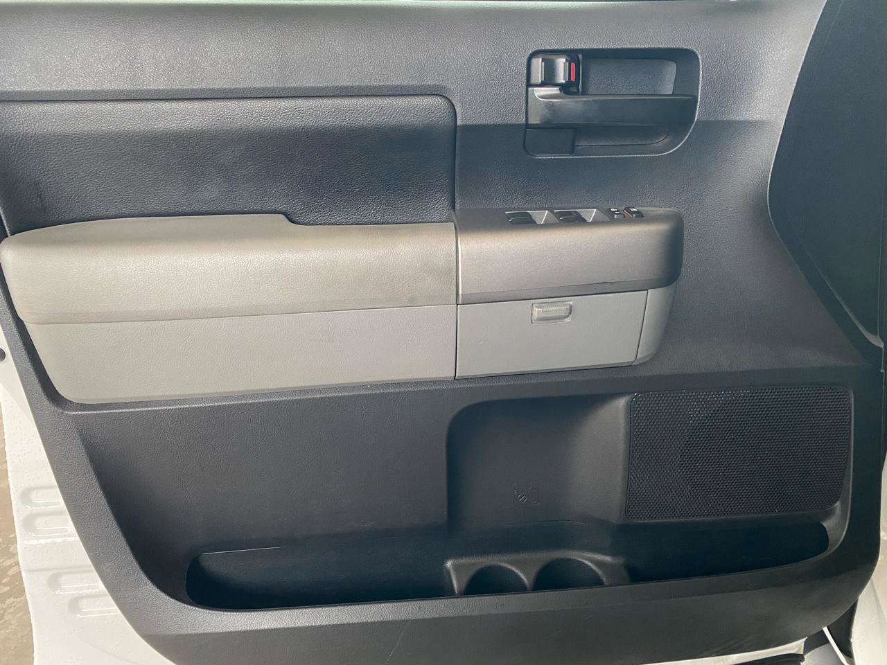 Used 2010 Toyota Tundra 4x4 CrewMax image 18