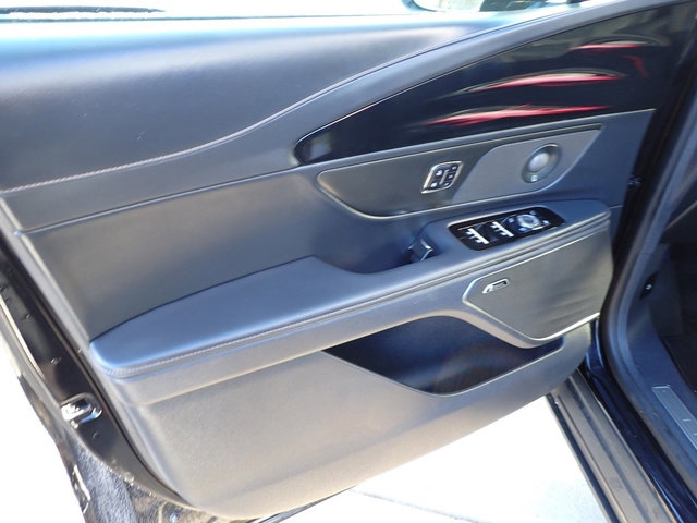 Certified 2025 Lincoln Nautilus Reserve w/ Jet Appearance Package AWD/4WD image 19