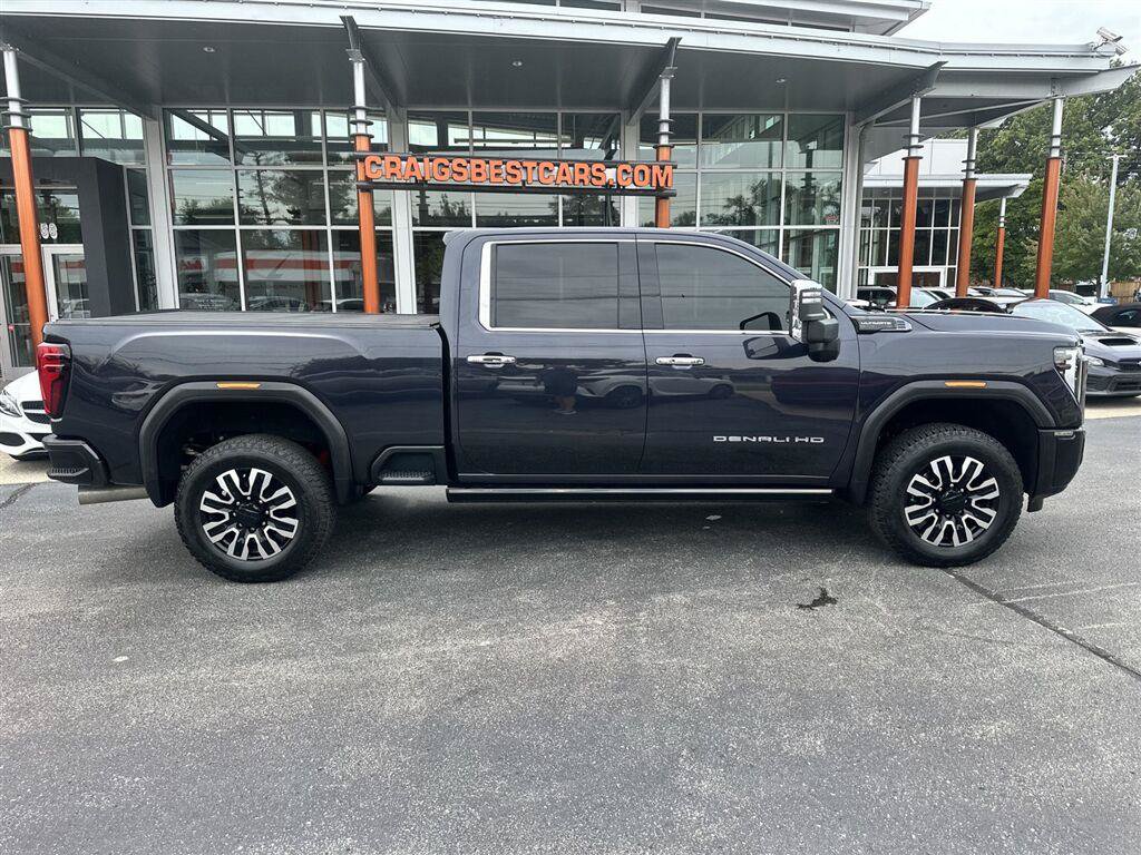 Used 2025 GMC Sierra 3500 Denali Ultimate AWD/4WD image 2