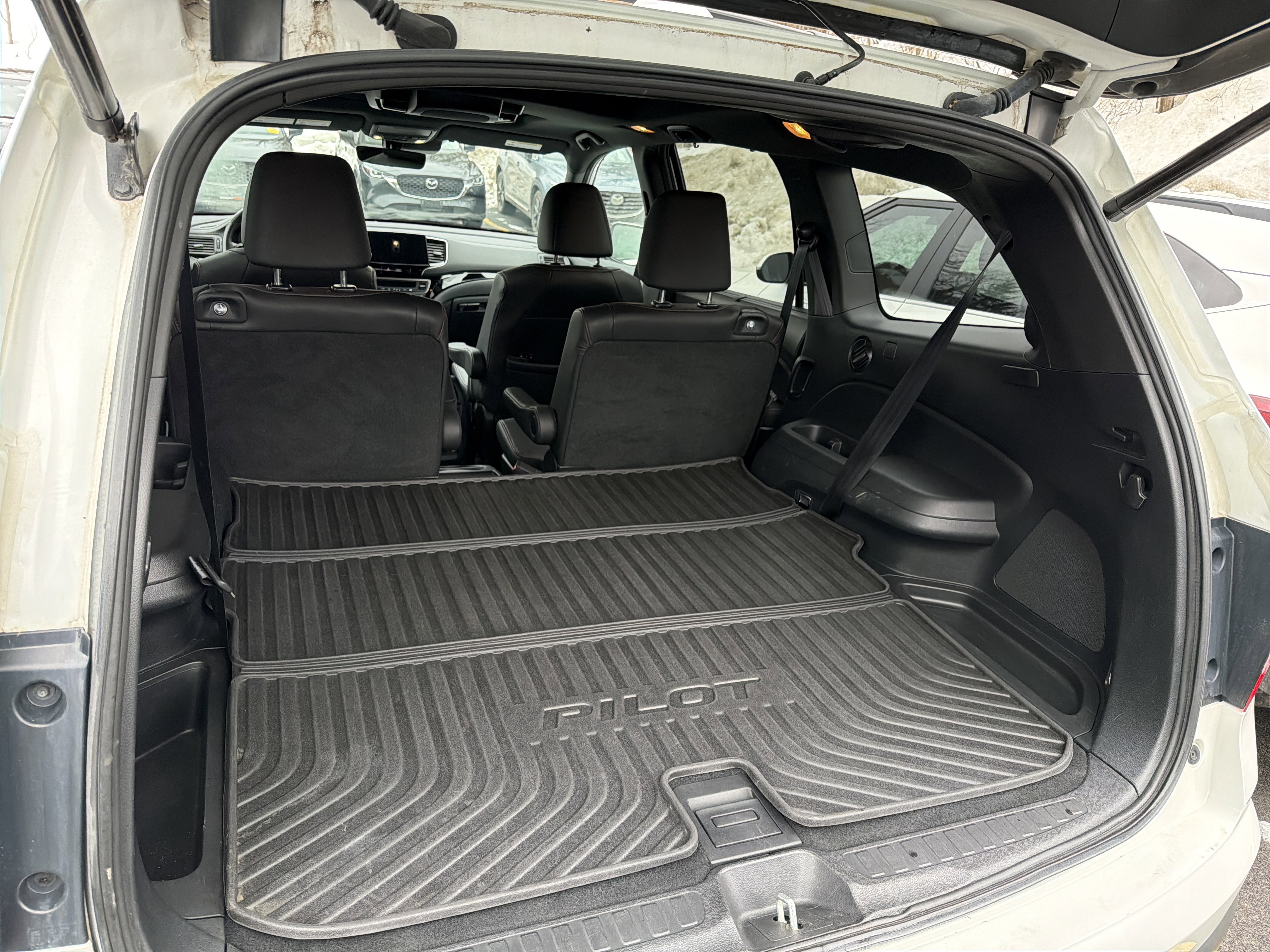 Used 2022 Honda Pilot Black Edition image 32