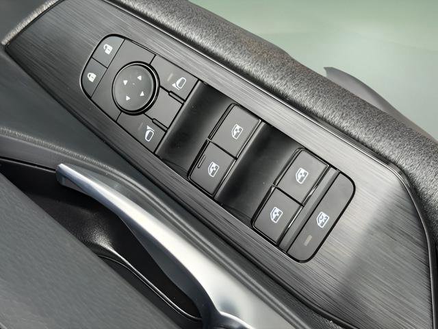 Certified 2025 Nissan Kicks SV image 33