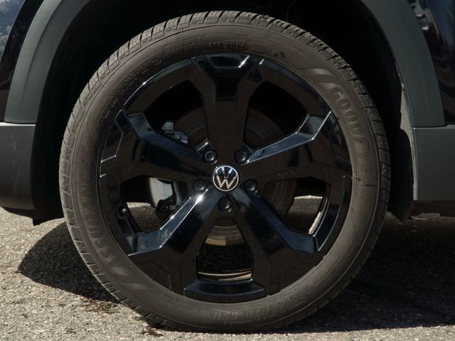 Used 2025 Volkswagen Taos SEL w/ Black Wheel Plus Package image 12
