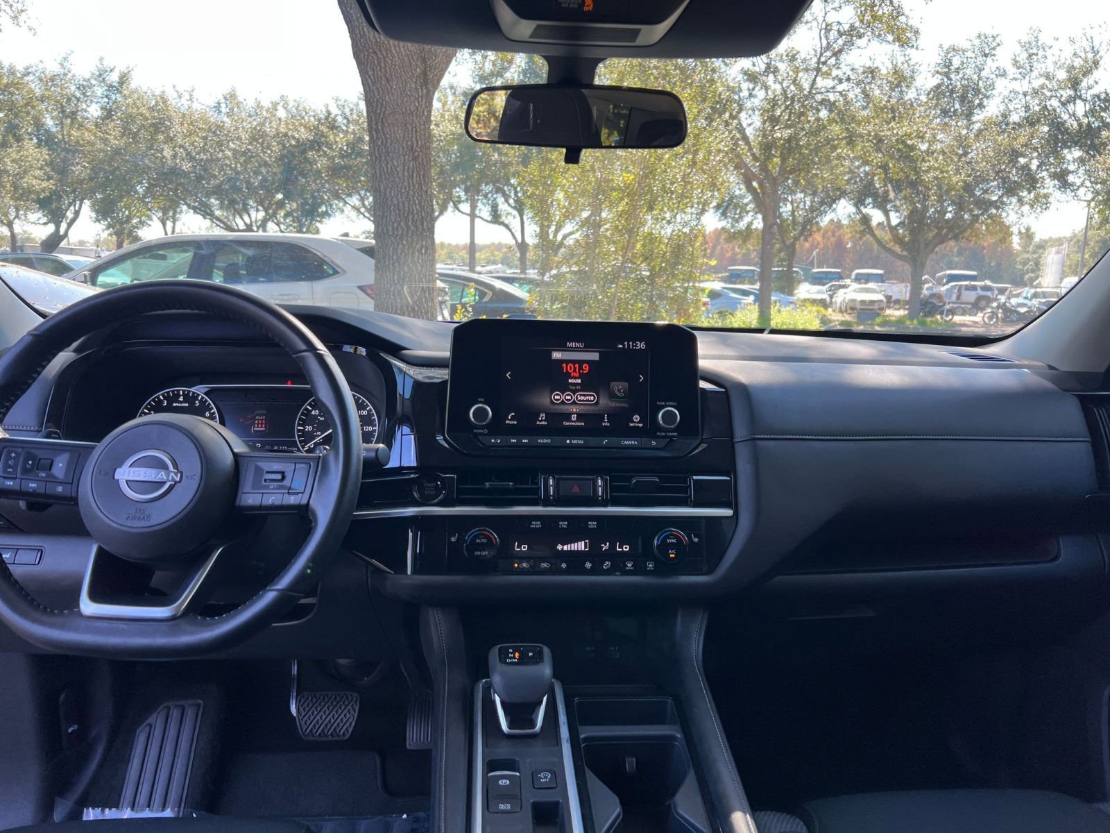 Used 2025 Nissan Pathfinder SV image 27