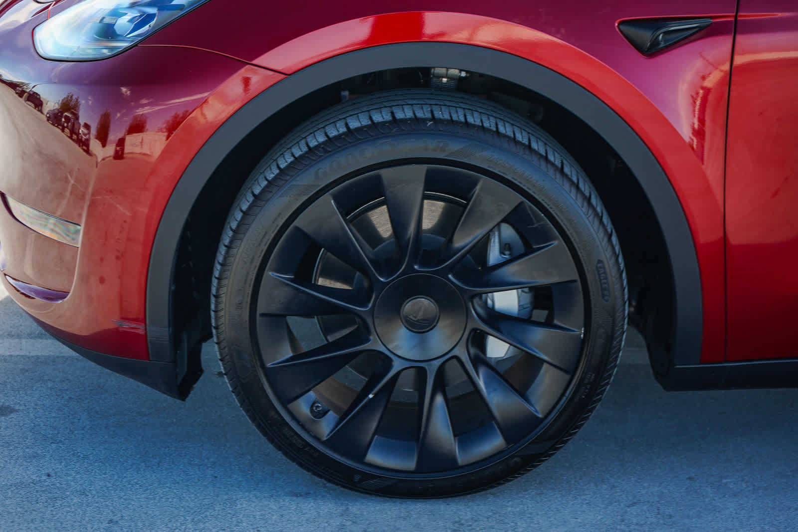 Used 2024 Tesla Model Y Long Range AWD/4WD image 11