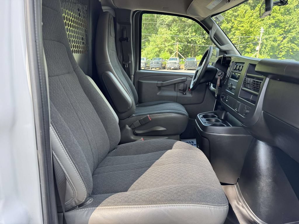 Used 2024 GMC Savana 2500 w/ Driver Convenience Package RWD image 9
