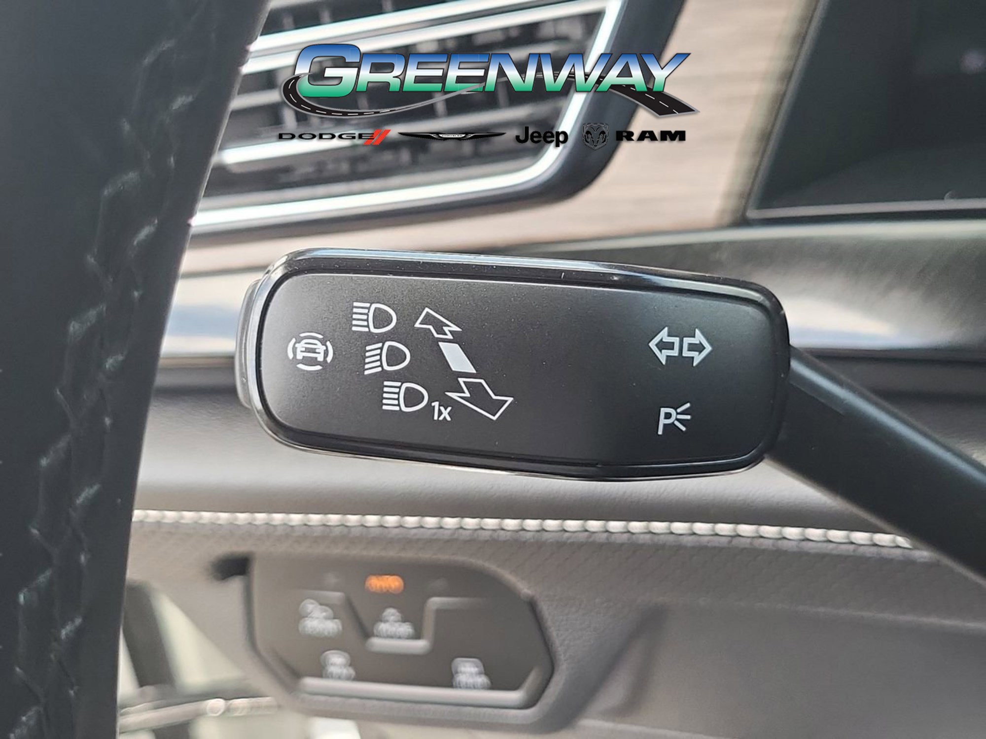 Used 2024 Volkswagen Atlas SEL Premium R-Line image 28