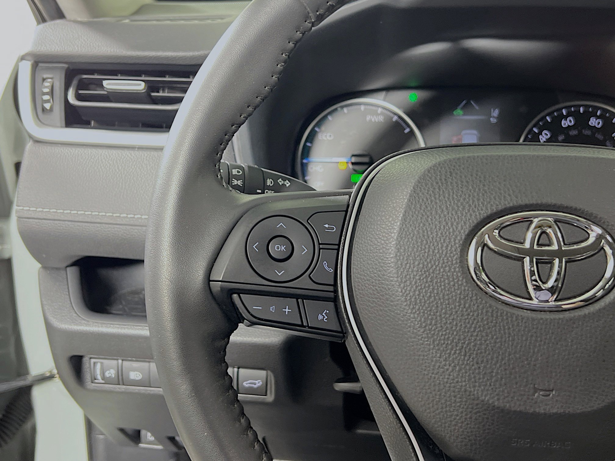 Used 2022 Toyota RAV4 XLE Premium image 19