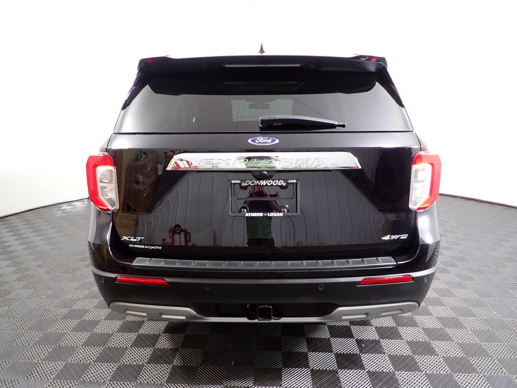 Used 2024 Ford Explorer XLT w/ Equipment Group 202A AWD/4WD image 14