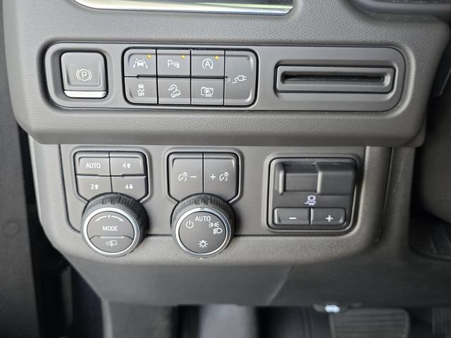 Used 2022 Chevrolet Tahoe Z71 w/ Z71 Off-Road Package AWD/4WD image 35