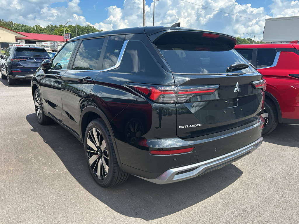 New 2025 Mitsubishi Outlander SE image 5