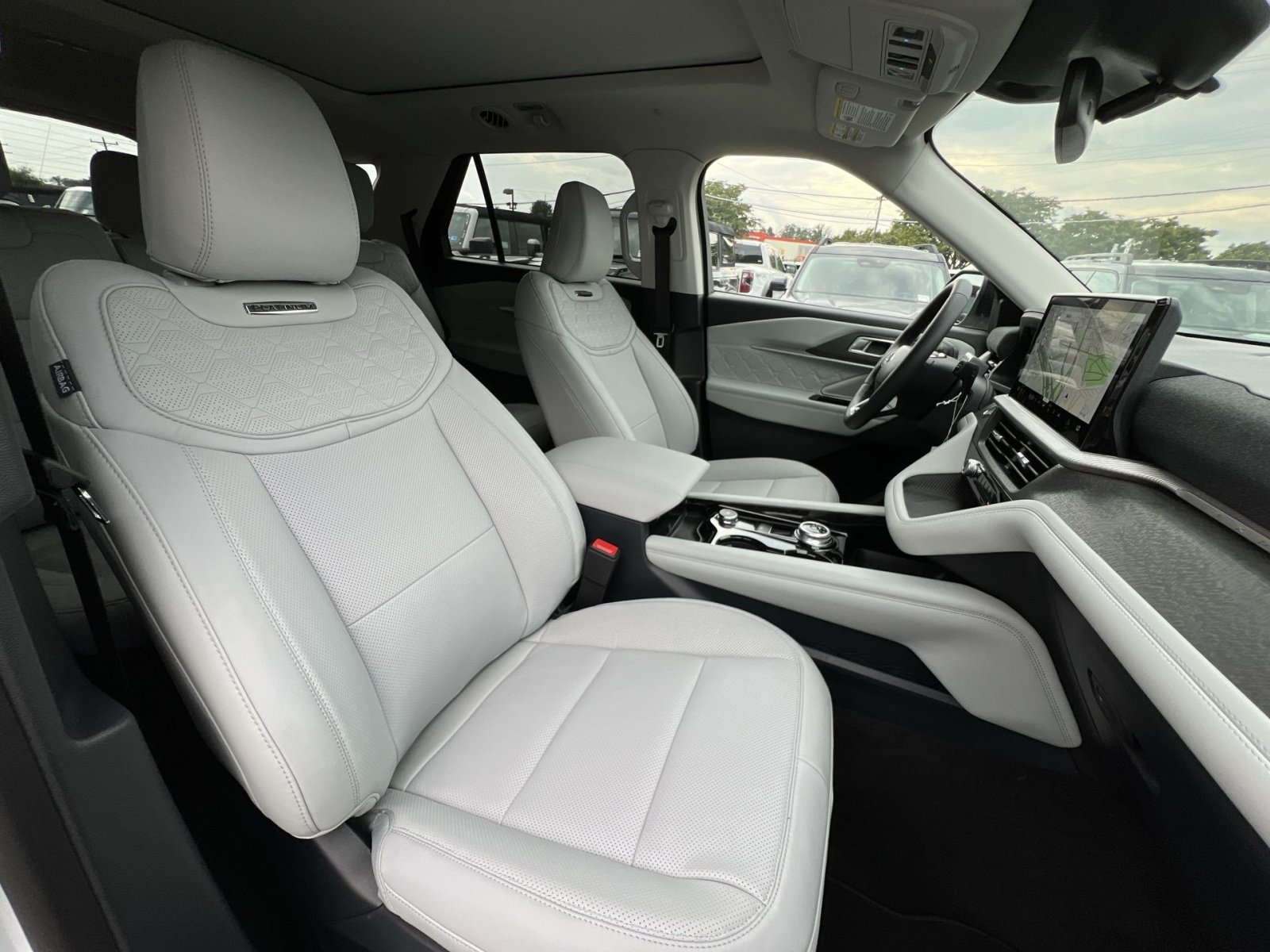 New 2026 Ford Explorer Platinum w/ LUX Leather Package AWD/4WD image 28
