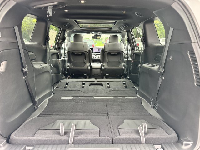 New 2027 Chrysler Pacifica Limited FWD image 8