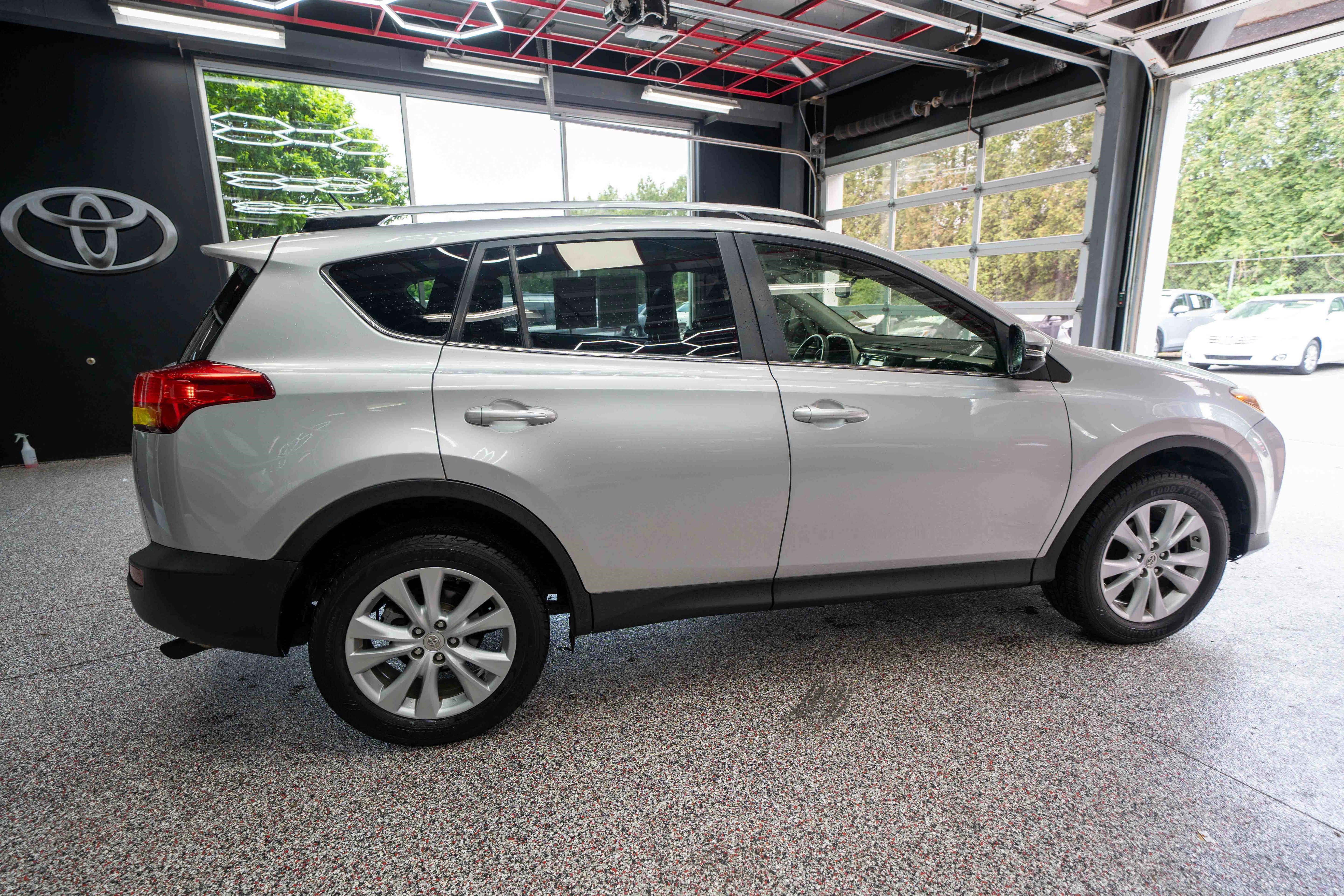 Used 2013 Toyota RAV4 Limited FWD image 4