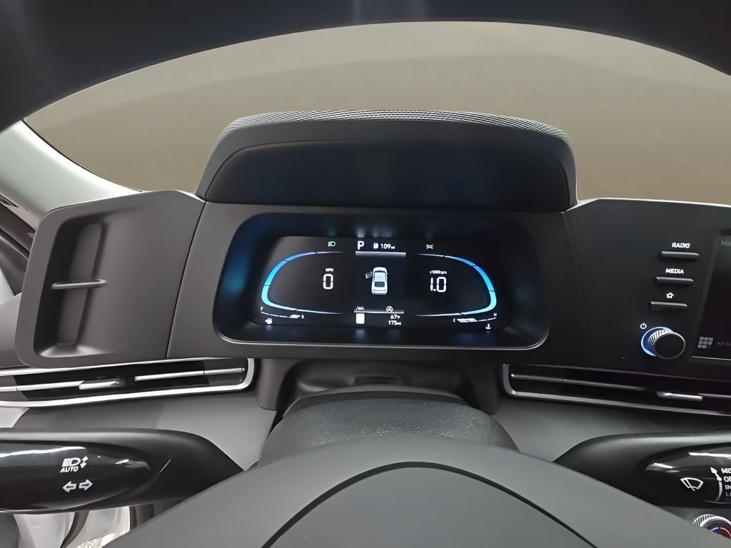 New 2026 Hyundai Elantra SE FWD image 28