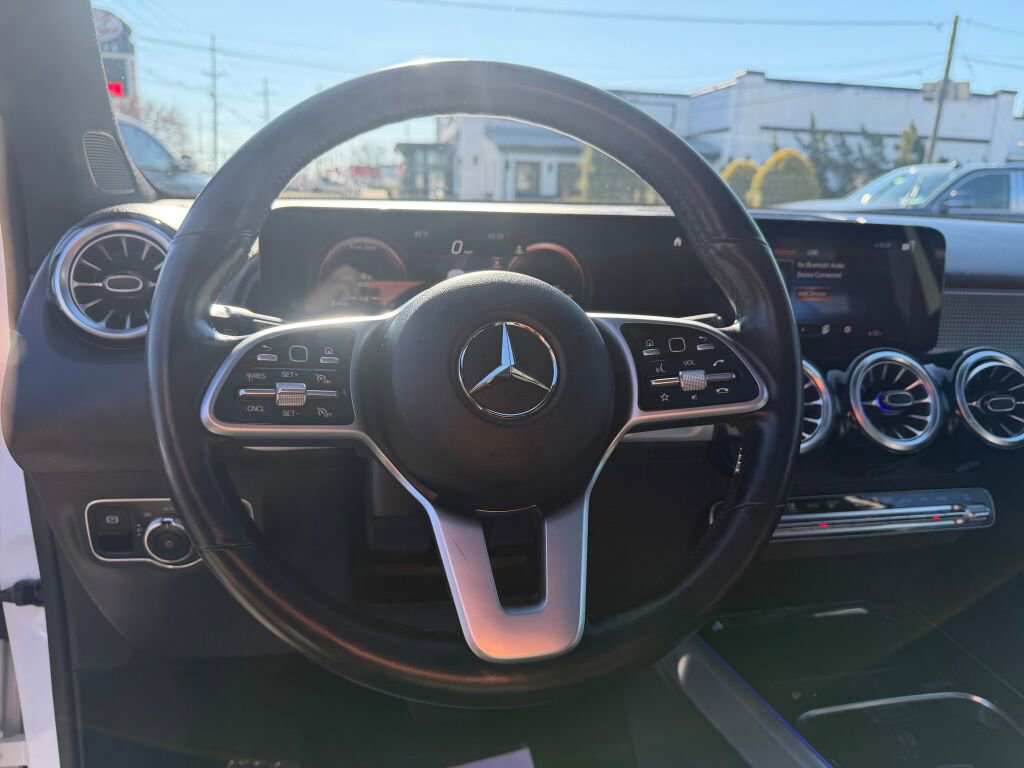 Used 2022 Mercedes-Benz GLB 250 4MATIC image 11