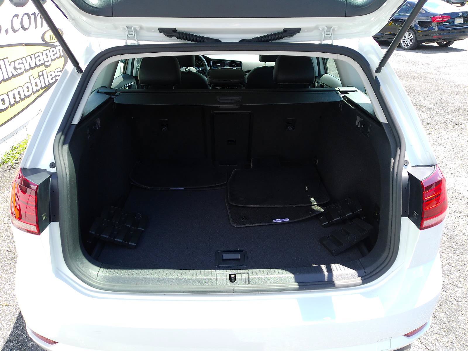 Used 2018 Volkswagen Golf SEL FWD image 24