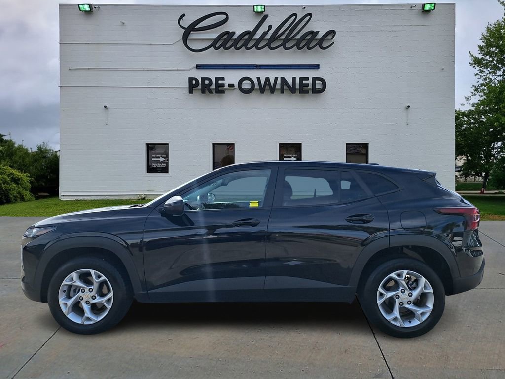 Used 2024 Chevrolet Trax LS w/ LS Convenience Package image 6